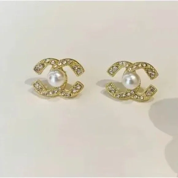 Elegant Gold Pearl Crystal Logo-Style Pearl Stud Earrings - Gold - Picture 2 of 2